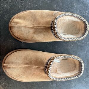 UGG Tasman slippers women’s size 10 in chestnut color